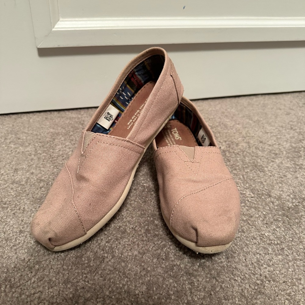 TOMS Alpargata Classic Slip-Ons in Tan, Women’s Size 5, Moderately Worn